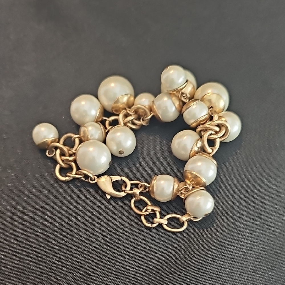 Stella & Dot Gold and White Pearl Bracelet - Picture 4 of 8